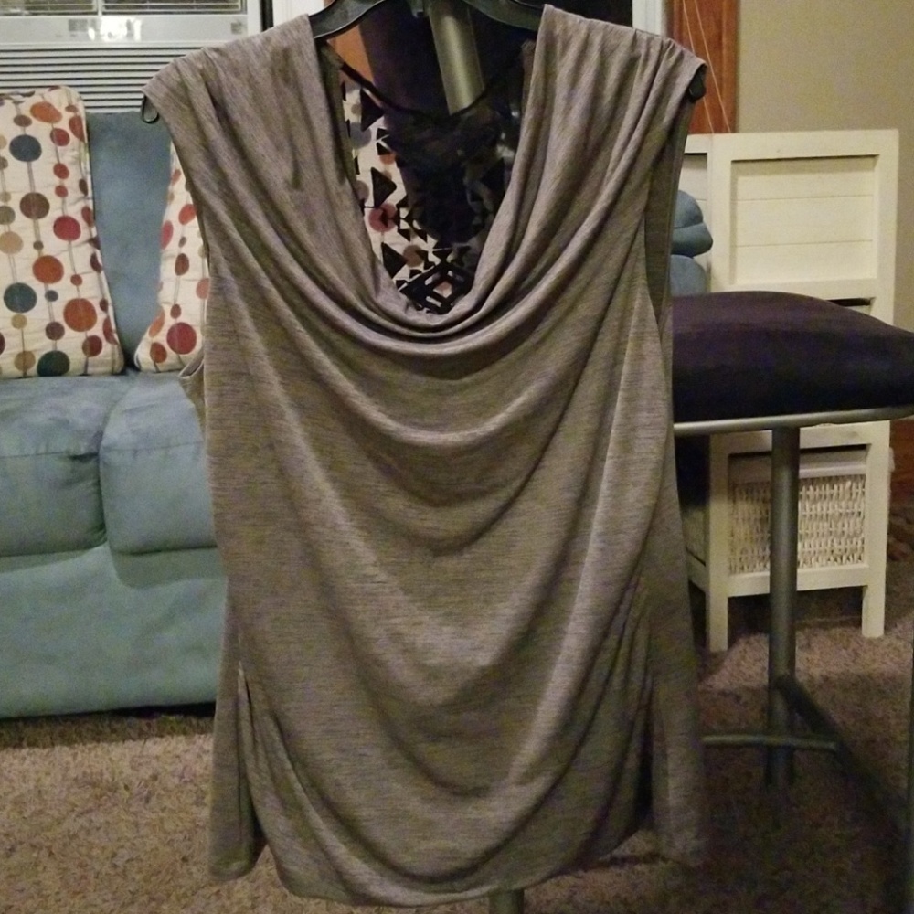 Womens sleevless dress shirt size xl.
